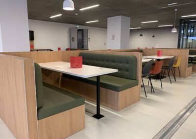 Banquette de restaurant : du bois pour apporter de la chaleur