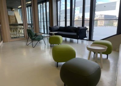 Espace coworking : Des formes et des couleurs variées