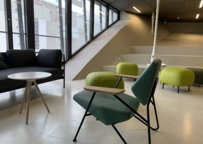 Espace coworking : Rythmer l'espace avec des teintes et des formes variées